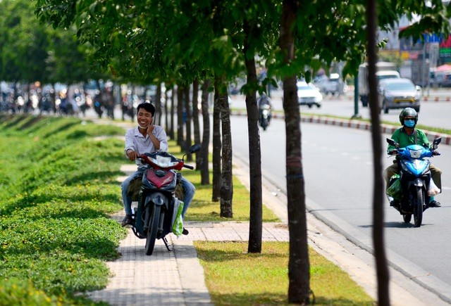 Miền Bắc mưa rét, TP. Hồ Chí Minh nắng nóng gay gắt 36 độ C