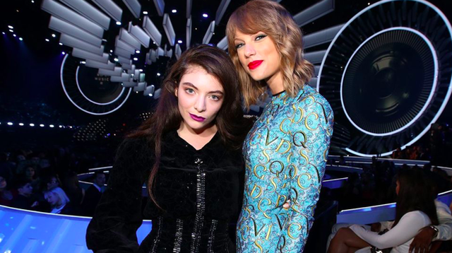 Tình bạn giữa hai nàng ca sĩ đã bắt đầu kể từ khi Taylor Swift gửi hoa tới chúc mừng Lorde cùng bản hit đình đám Royals. Lorde cũng là một trong những cái tên đầu tiên gia nhập hội bạn thân của Taylor Swift và cặp sao thường xuyên chia sẻ với nhau những lời khuyên bổ ích.