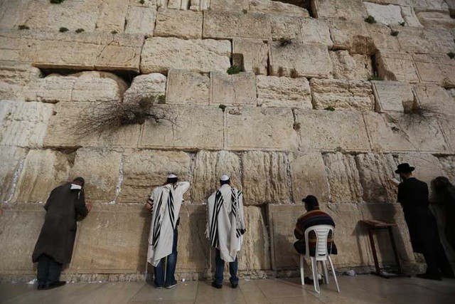 Mỗi năm nơi này đón tiếp hàng triệu tín đồ và du khách tới cầu nguyện. (Nguồn: Traveljerusalem).