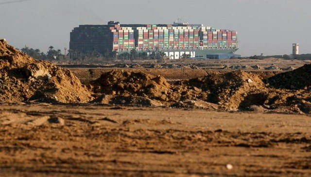 Cận cảnh cuộc giải cứu siêu tàu container trên kênh đào Suez
