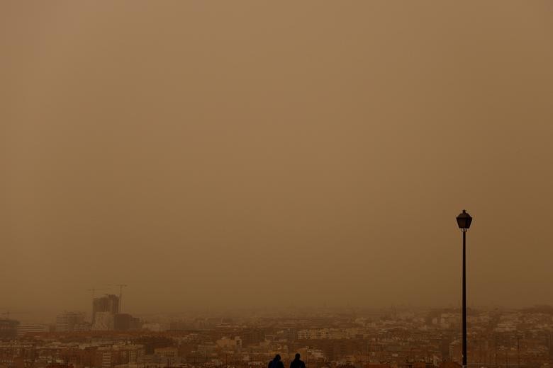 Châu Âu bị 'tấn công' bởi bão bụi bất thường từ sa mạc Sahara