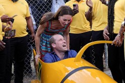 Vợ chồng Hoàng tử William rạng rỡ trong chuyến thăm vùng Caribe