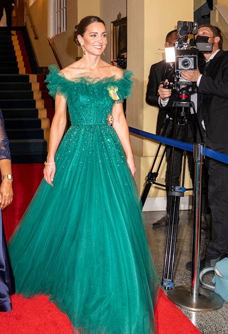 Phong cách thời trang ấn tượng của công nương Kate Middleton trong chuyến công du vùng Caribe