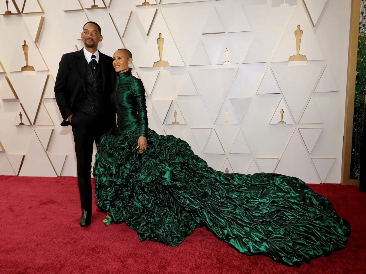 Những cặp đôi mặc đẹp nhất tại Lễ trao giải Oscar 2022