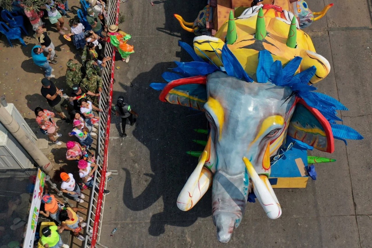 Người dân địa phương Barranquilla tự hào về “Marimonda”, nhân vật Carnival duy nhất có nguồn gốc ở Barranquilla. Các nhân vật đeo mặt nạ với một mũi dài và tai lớn xuất hiện như một con khỉ trộn với một con voi có màu sắc rực rỡ. (Nguồn: AFP)