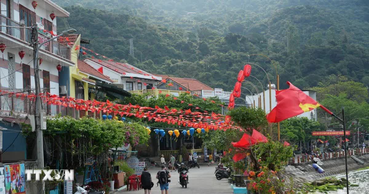 Cụm đảo Cù Lao Chàm: Cột mốc chủ quyền rực rỡ sắc cờ trước ngày hội lớn Cụm đảo Cù Lao Chàm: Cột mốc chủ quyền rực rỡ sắc cờ trước ngày hội lớn