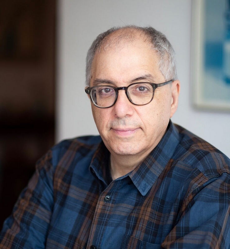Steven Levy là biên tập viên độc lập của tạp chí Wired. 
