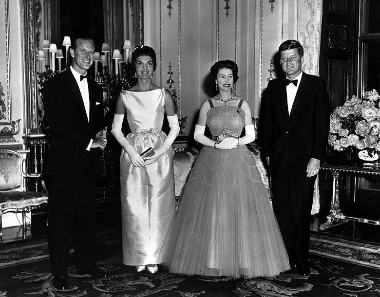 Nhìn lại 74 năm hôn nhân của Hoàng thân Philip và Nữ hoàng Elizabeth II