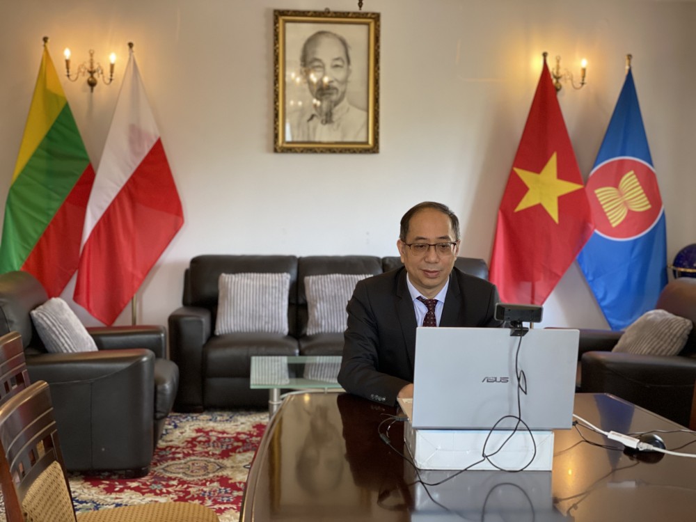 Đại sứ Nguyễn Hùng tham dự buổi gặp mặt trực tuyến của Trưởng Văn phòng chính sách quốc tế, Văn phòng Tổng thống Ba Lan