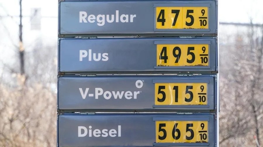 Bảng giá nhiên liệu tại một trạm xăng dầu ở Mỹ.
