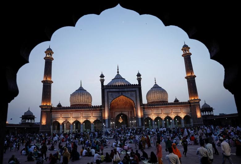 Người dân Hồi giáo trên khắp thế giới đón tháng lễ Ramanda
