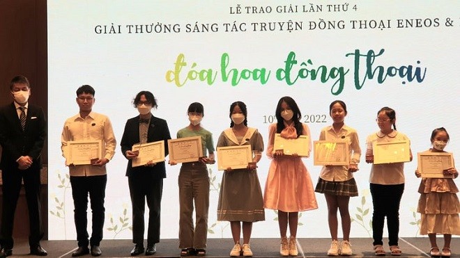 Các tác giả được trao giải ba