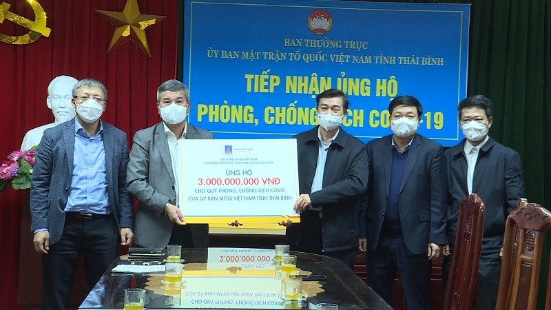 Tập đoàn Dầu khí Việt Nam và PVNDB trao 5 tỷ đồng ủng hộ công tác phòng, chống dịch Covid-19 của tỉnh Thái Bình