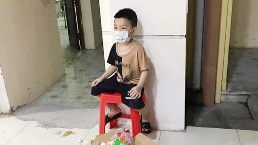 Những khoảnh khắc chạm đến trái tim tại tâm dịch Covid-19 ở Bắc Giang