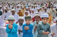 Hàng triệu tín đồ Hồi giáo Ấn Độ chào đón ngày lễ Eid Al-Fitr, kết thúc tháng lễ Ramadan