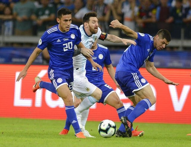 Messi trấn an người hâm mộ, khẳng định Argentina không thể bị loại từ vòng bảng