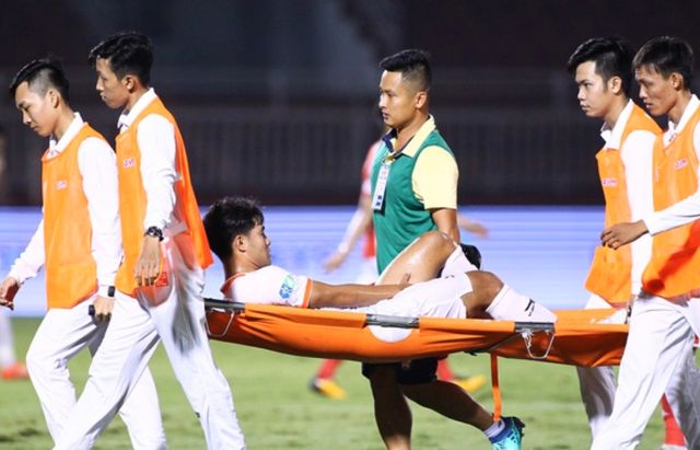 Đức Chinh tiếp tục lỡ hẹn V-League, HLV Huỳnh Đức lo lắng