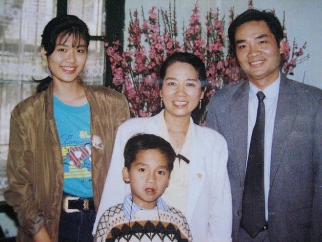 Ảnh chụp gia đình Hoa hậu Thu Thủy năm 1994