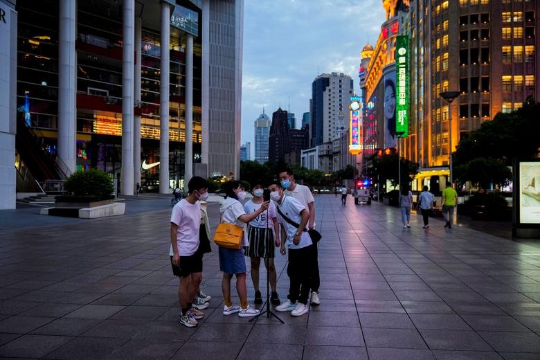 Chính thức dỡ phong tỏa chống Covid-19, người dân Thượng Hải vui mừng trở lại nhịp sống mới