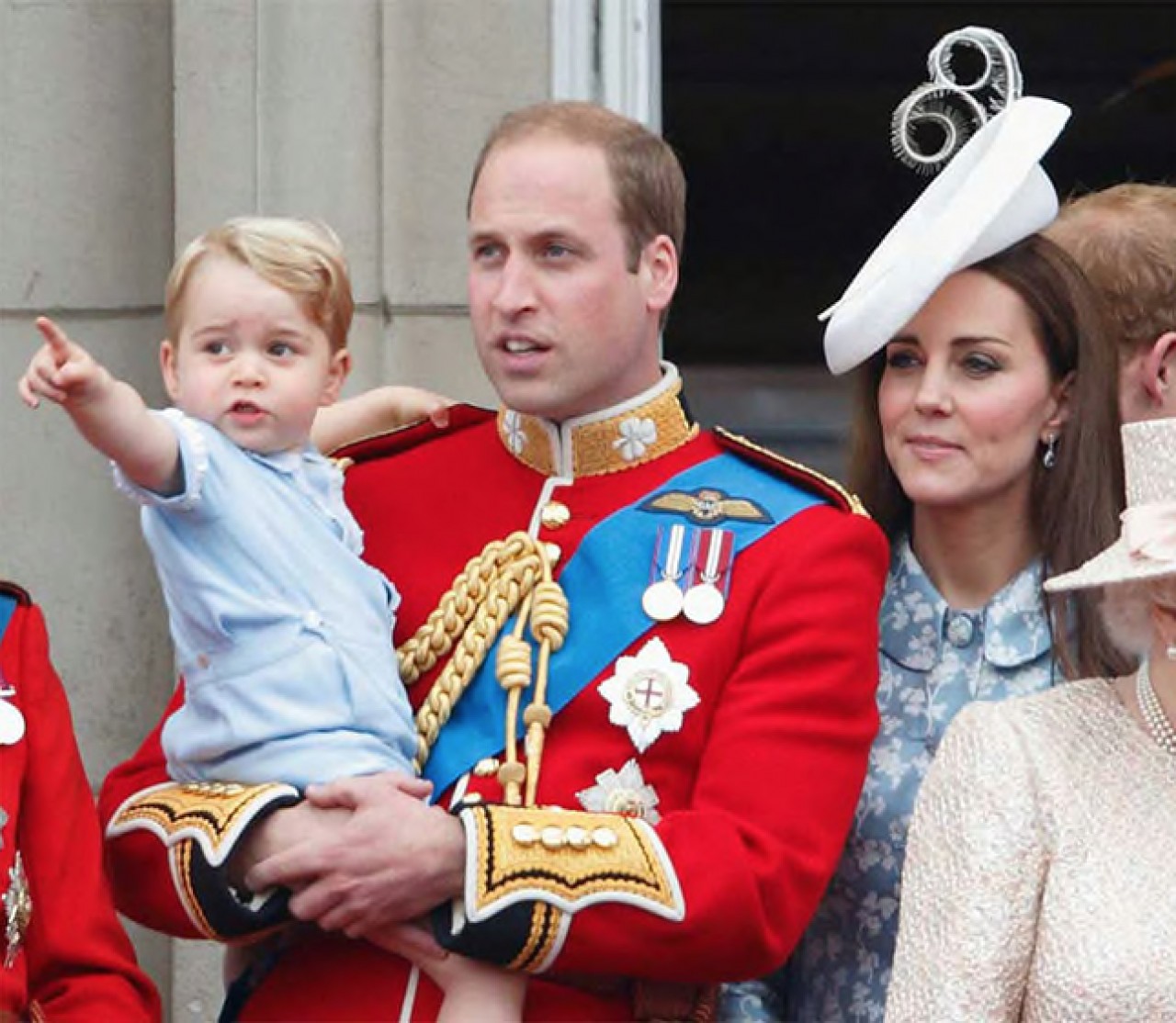 Lần đầu ra mắt của các thành viên Hoàng gia Anh ở Lễ diễu hành mừng sinh nhật Nữ hoàng Elizabeth II