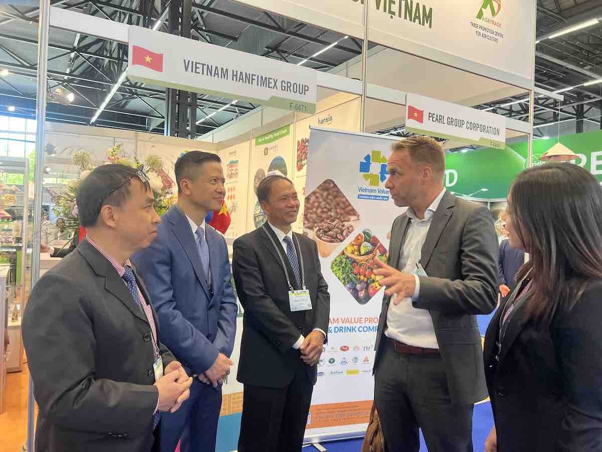 Đại sứ Phạm Việt Anh tham dự Hội chợ quốc tế Nhãn hàng riêng tại Hà Lan