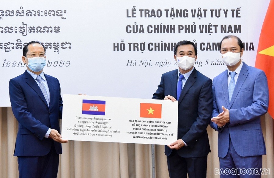 Những bức ảnh quý về quan hệ hữu nghị Việt Nam Campuchia: 55 năm chảy mãi nghĩa tình