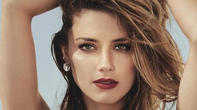 Bị khán giả ‘quay lưng’, Amber Heard vẫn là mỹ nhân có gương mặt đẹp nhất thế giới