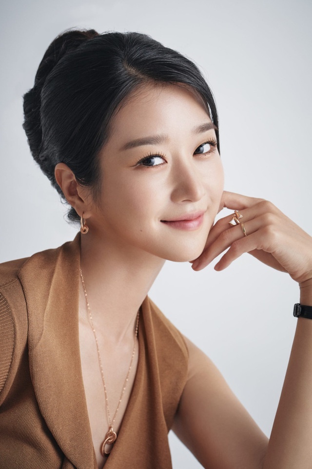 Nữ chính phim Hàn 'Điên thì có sao' khoe vòng eo siêu nhỏ