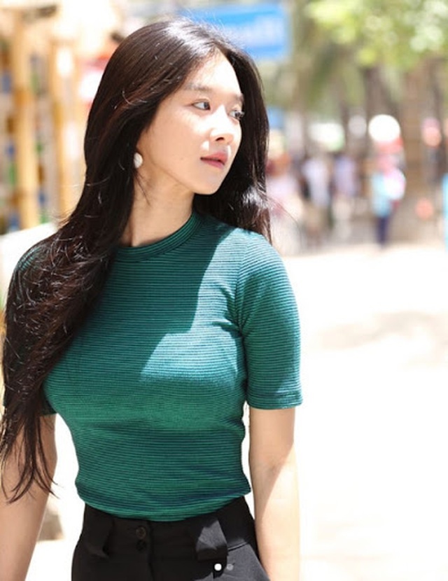 Nữ chính phim Hàn 'Điên thì có sao' khoe vòng eo siêu nhỏ