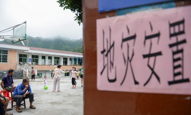 Cộng đồng dân cư quanh sông Dương Tử 'oằn mình' chống lại lũ lụt lịch sử