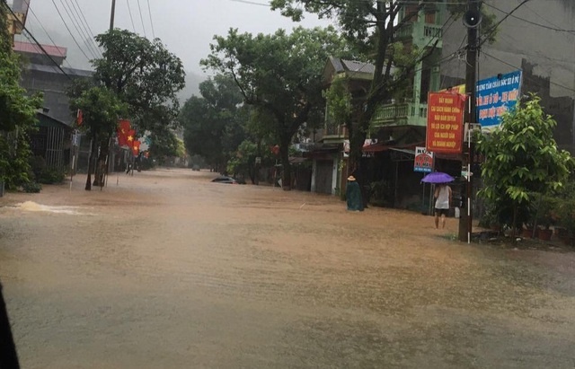 hinh anh ha giang bi bao vay trong nuoc lu 1