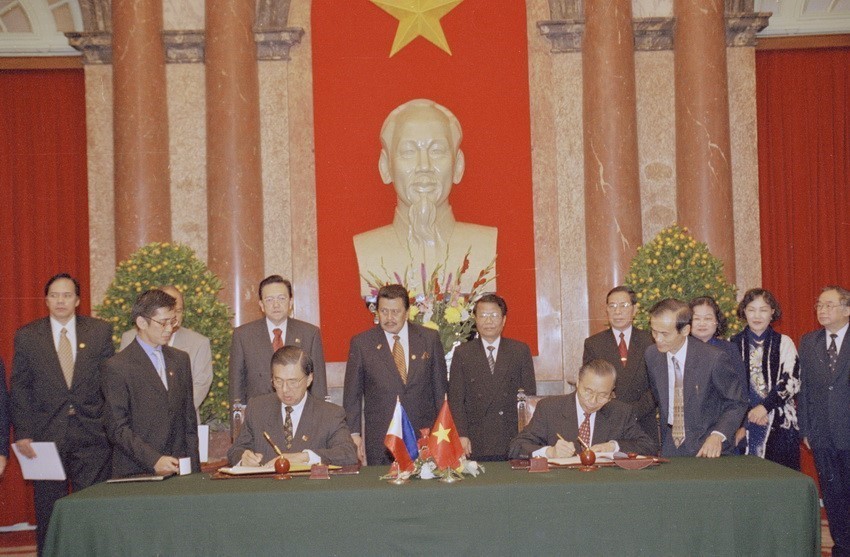 Việt Nam   Philippines: 45 năm qua những bức ảnh