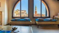 Chiêm ngưỡng nội thất đắt giá của căn penthouse trị giá hơn 3 triệu USD, ở ven kênh đào Venice