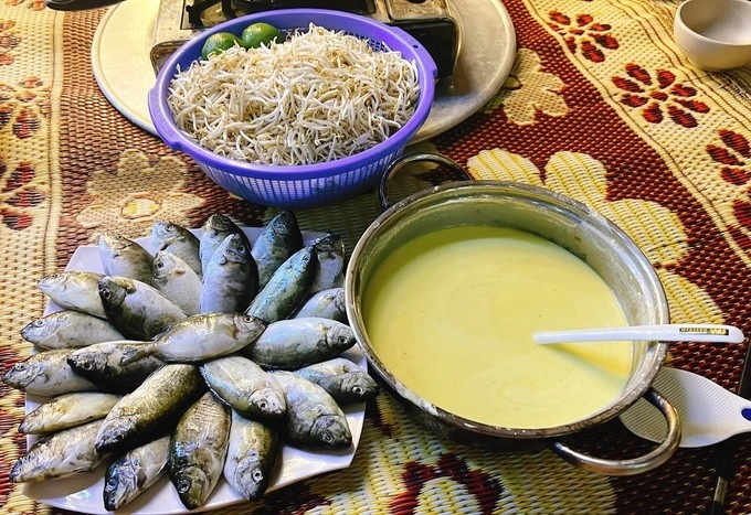 Độc đáo món bánh khoái cá kình của làng Chuồn, Huế