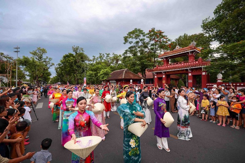 42.12P: Festival không phải là cuộc hẹn mùa vụ