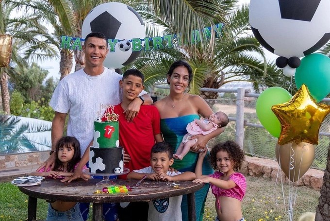 Ronaldo tổ chức sinh nhật cho con trai cả trong kỳ nghỉ. (Nguồn: Daily Mail)