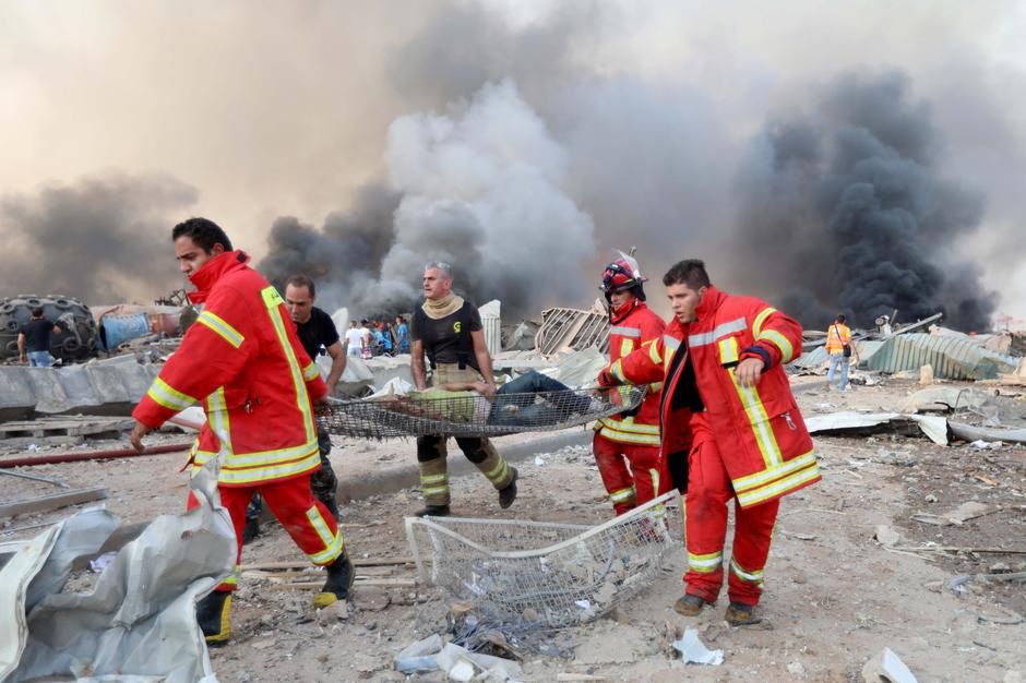 Vụ nổ ở Beirut: Cảnh đổ nát ở Thủ đô Lebanon sau vụ nổ 'như động đất 4,5 Richter'