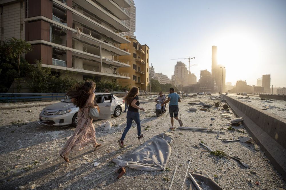 Vụ nổ ở Beirut: Cảnh đổ nát ở Thủ đô Lebanon sau vụ nổ 'như động đất 4,5 Richter'