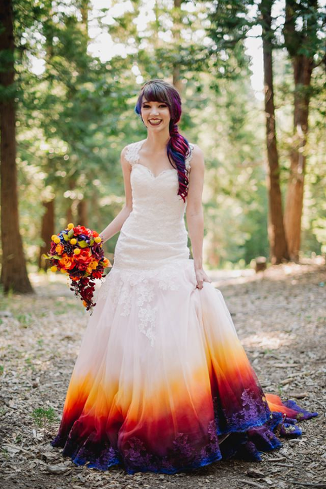 Sắc màu cam đào ngọt ngào trên váy cưới - Váy cưới cô dâu - HappyWedding.vn