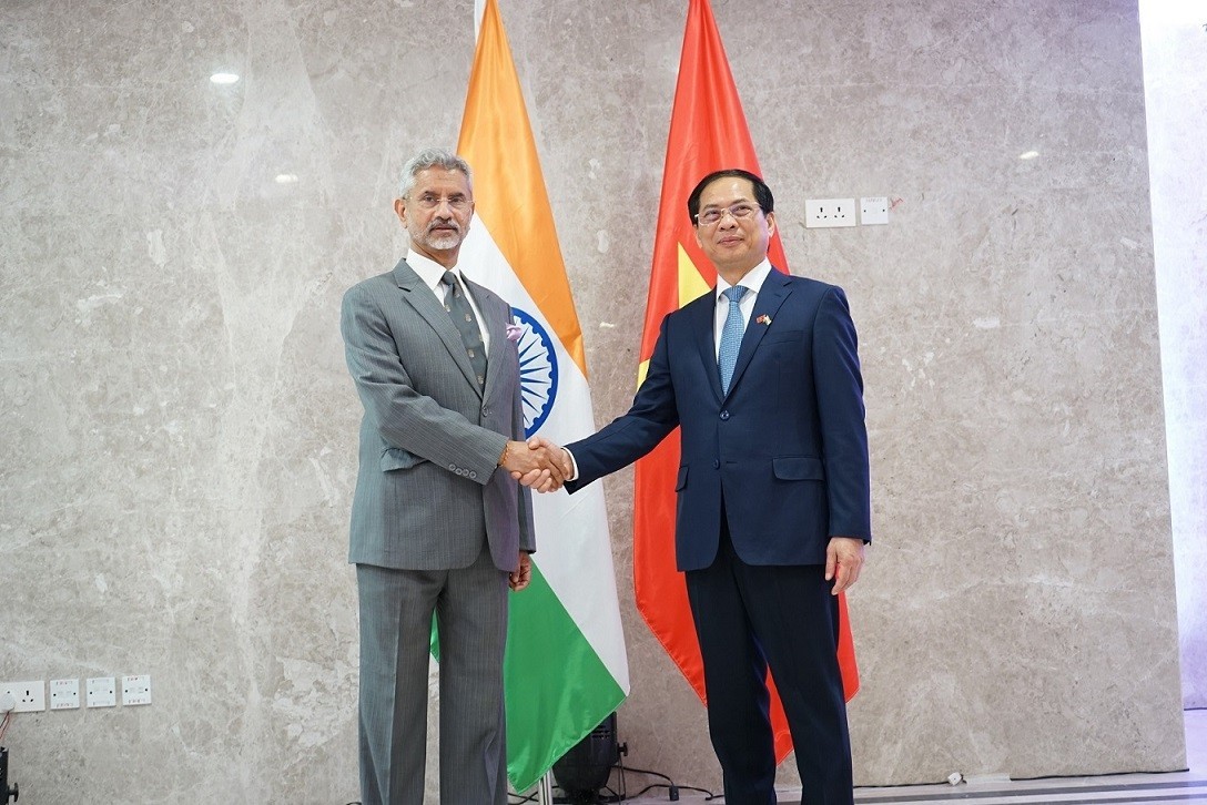 Bộ trưởng Ngoại giao Bùi Thanh Sơn gặp song phương Bộ trưởng Ngoại giao Ấn Độ S. Jaishankar, ngày 17/6/2022.