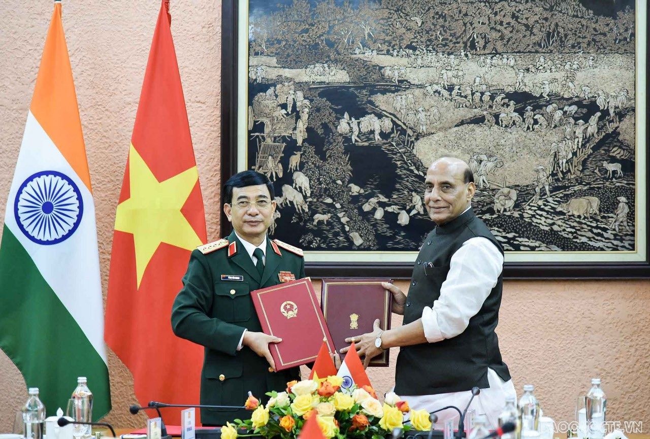 ký Tuyên bố Tầm nhìn chung về quan hệ đối tác quốc phòng Việt Nam-Ấn Độ đến năm 2030. (Ảnh: Nguyễn Hồng)