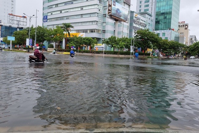 Bão số 5 gây mưa lớn, gió giật và ngập úng nặng ở Đà Nẵng