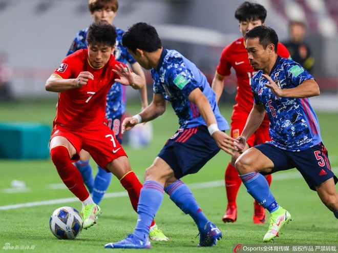 Sau hai trận thua trước Australia và Nhật Bản, tuyển Trung Quốc đặt mục tiêu đánh bại tuyển Việt Nam bằng việc tập luyện chuyên tâm trong suốt một tháng tới.