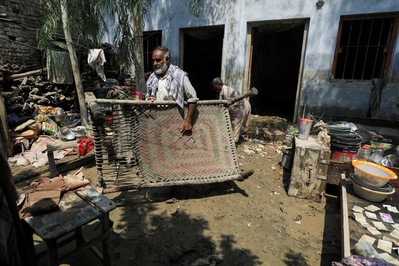 Người dân Pakistan oằn mình gánh chịu cơn 'đại hồng thuỷ' lớn nhất 10 năm qua