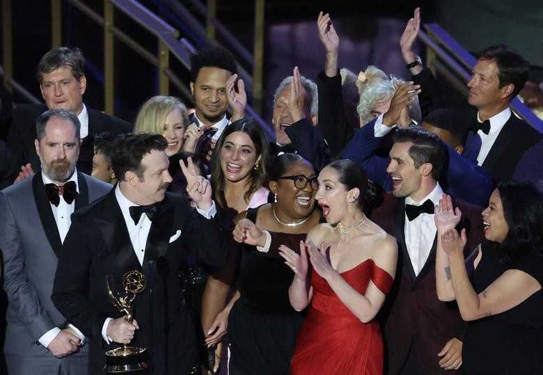 Những khoảnh khắc 'vàng' tại lễ trao giải Emmy 2022