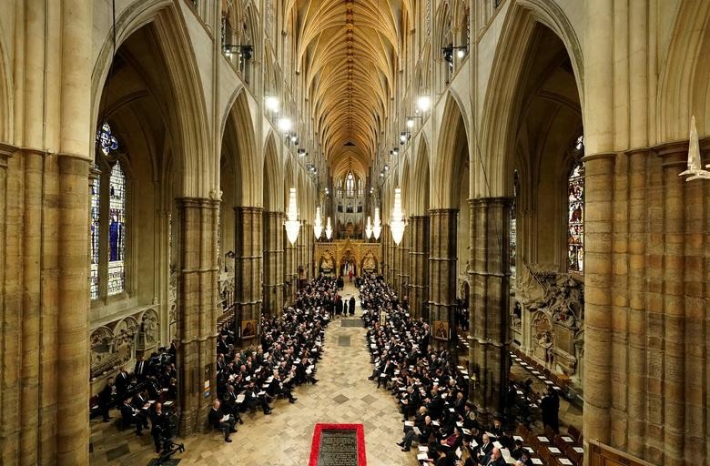Khách đến dự Lễ tang cấp Nhà nước của Nữ hoàng Elizabeth II, được tổ chức tại Tu viện Westminster, London. Ngày chụp: Thứ Hai ngày 19 tháng 9 năm 2022. Danny Lawson / Pool via REUTERS