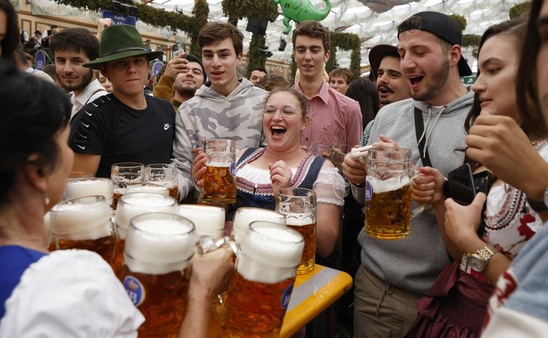 Lễ hội Oktoberfest ‘rầm rộ’ trở lại sau hai năm gián đoạn do dịch Covid 19