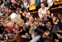 Lễ hội bia Oktoberfest ‘rầm rộ’ trở lại sau hai năm gián đoạn do dịch Covid-19