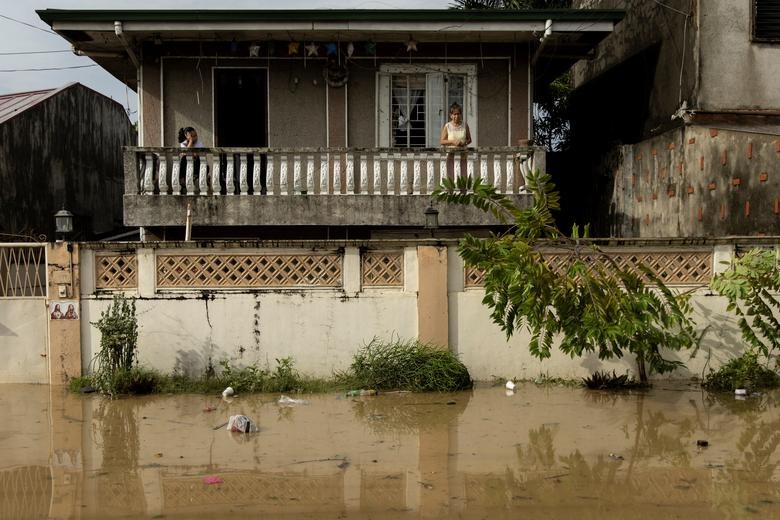 Khung cảnh tan hoang tại Philippines, nơi siêu bão Noru càn quét qua