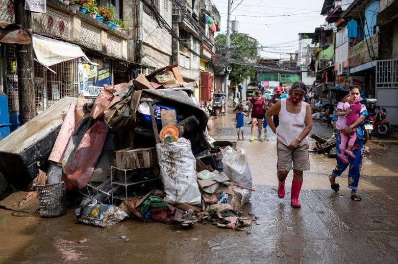 Khung cảnh tan hoang tại Philippines, nơi siêu bão Noru càn quét qua